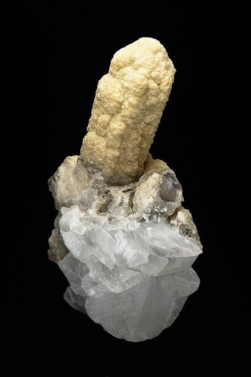 QUARTZ var. Chalcedony after ARAGONITE