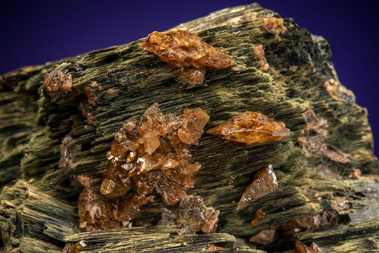 TITANITE on ACTINOLITE