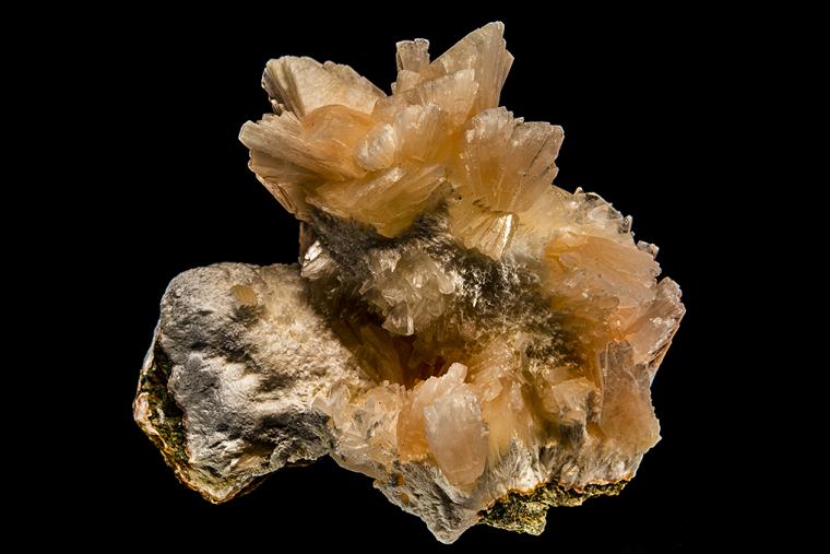 HEULANDITE-Ca on MORDENITE