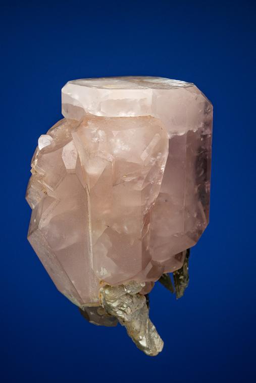 BERYL var. Morganite with MUSCOVITE