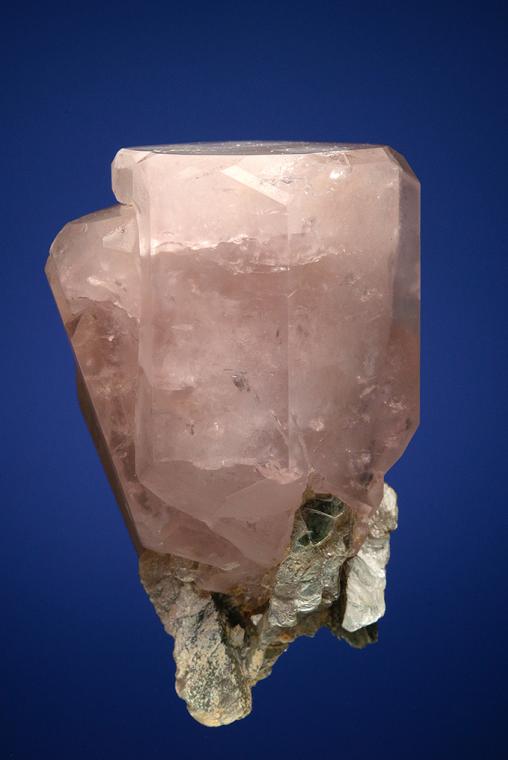 BERYL var. Morganite with MUSCOVITE
