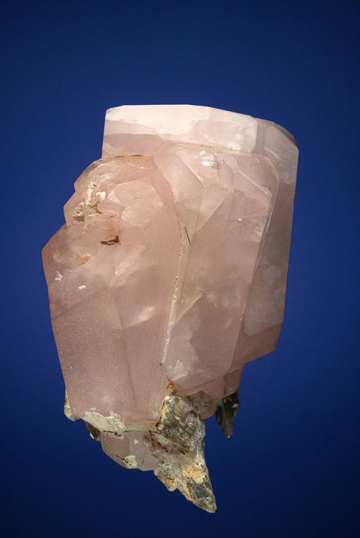 BERYL var. Morganite with MUSCOVITE