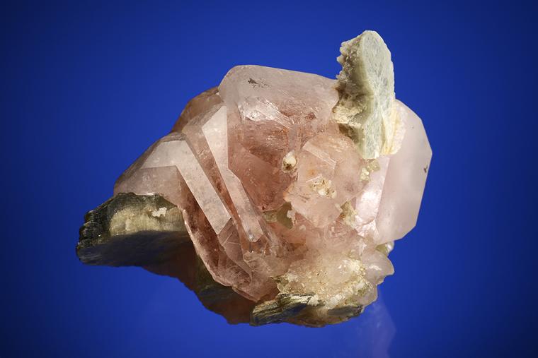 BERYL var. Morganite with MUSCOVITE