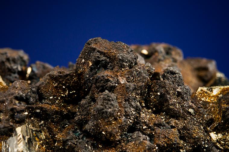 CHALCOPYRITE after ENARGITE on PYRITE