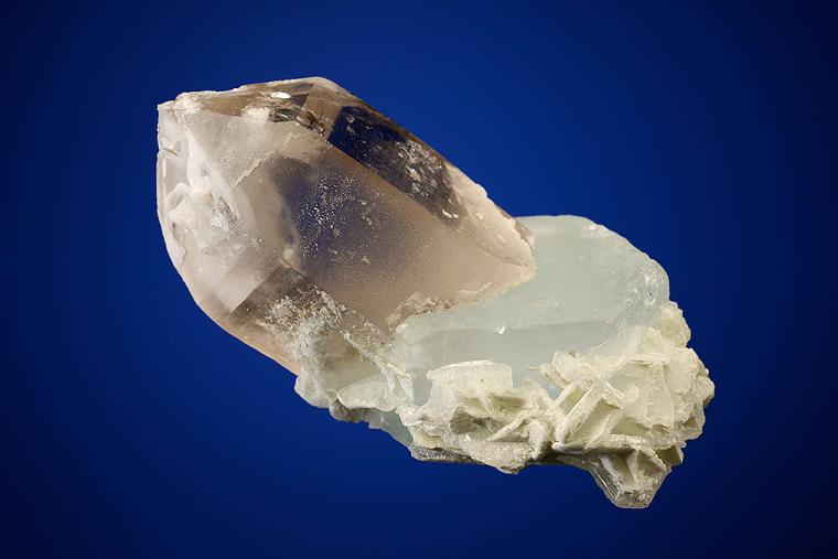 QUARTZ on BERYL var. Aquamarine