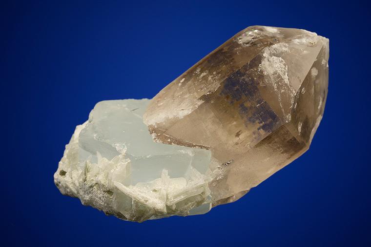 QUARTZ on BERYL var. Aquamarine