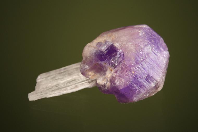 FLUORAPATITE on SPODUMENE