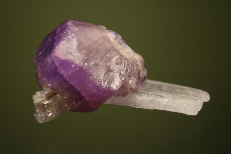 FLUORAPATITE on SPODUMENE