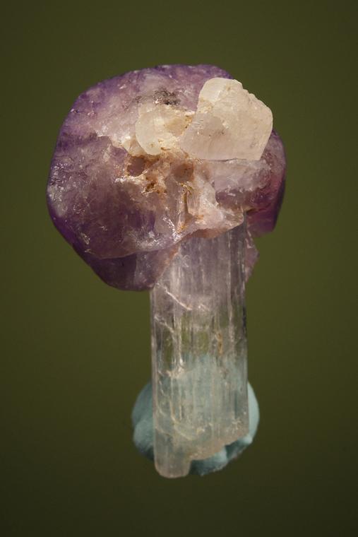 FLUORAPATITE on SPODUMENE