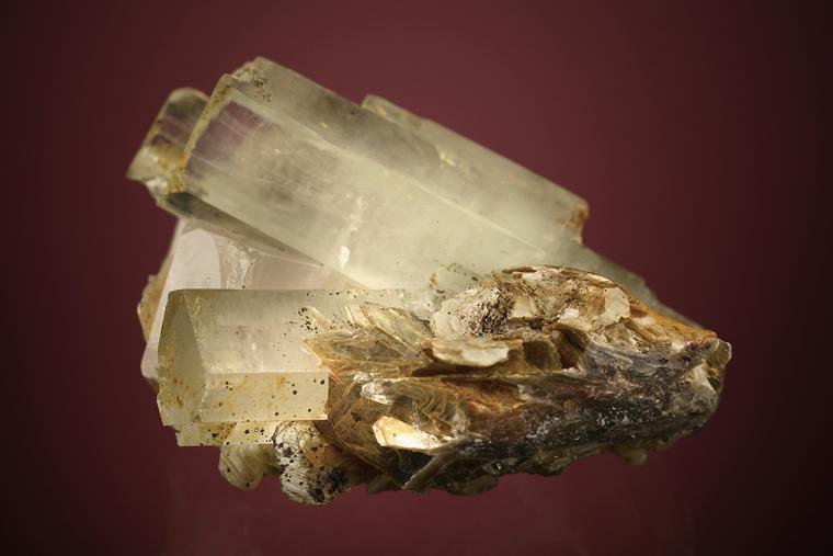 BERYL var. Aquamarine with FLUORAPATITE