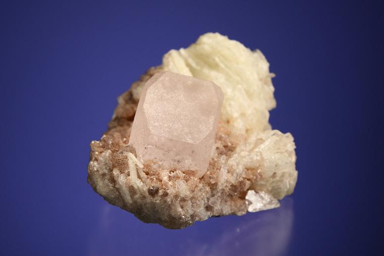 BERYL var. Morganite