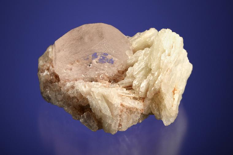 BERYL var. Morganite