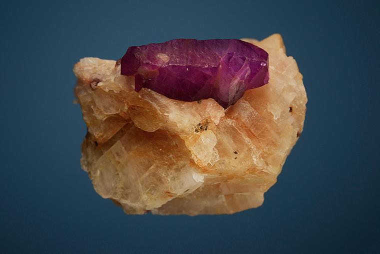 CORUNDUM var. Sapphire