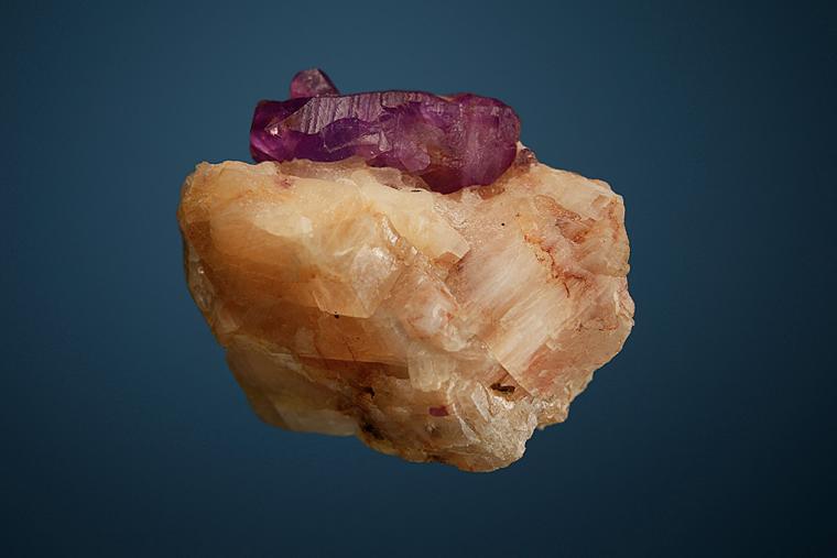 CORUNDUM var. Sapphire