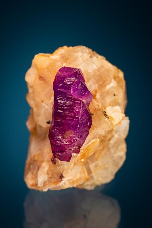CORUNDUM var. Sapphire