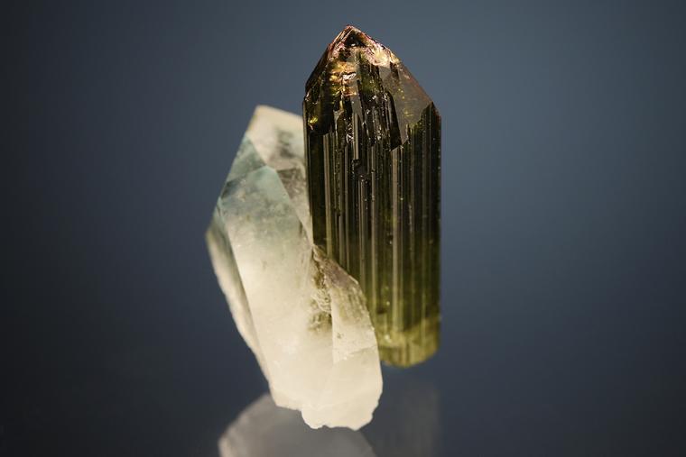 ELBAITE on QUARTZ