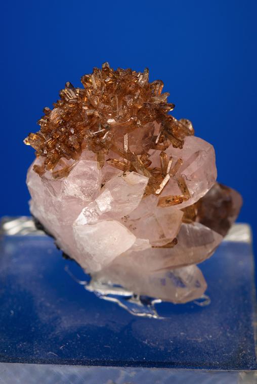 EOSPHORITE on QUARTZ var. Rose QUARTZ