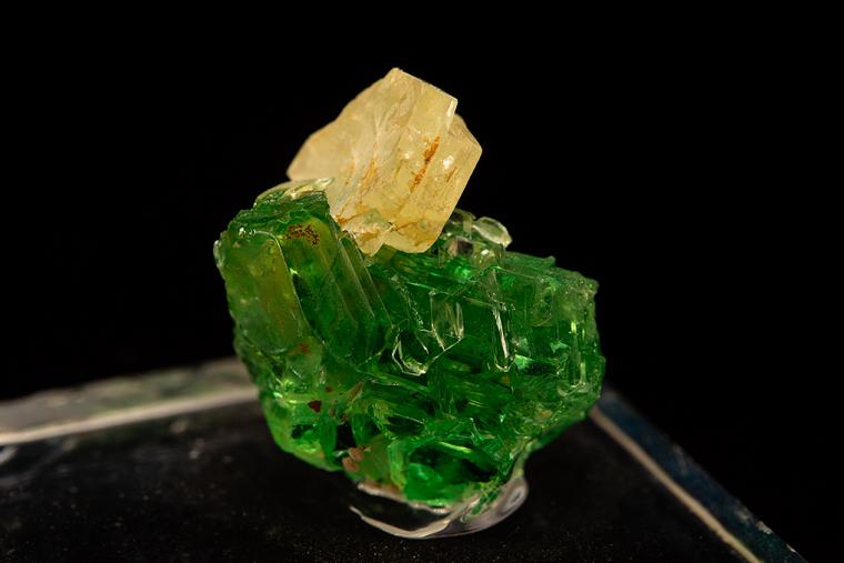 PREHNITE on GROSSULAR var. Tsavorite