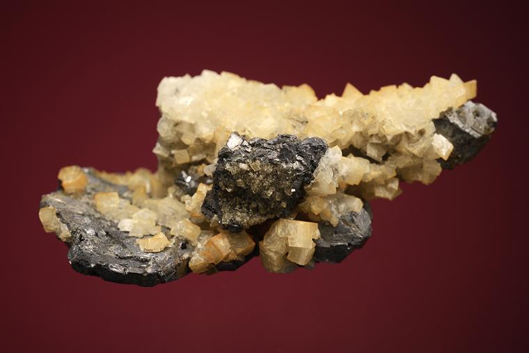 GALENA (SPINEL law twin)