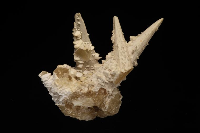 BENSTONITE ON CALCITE