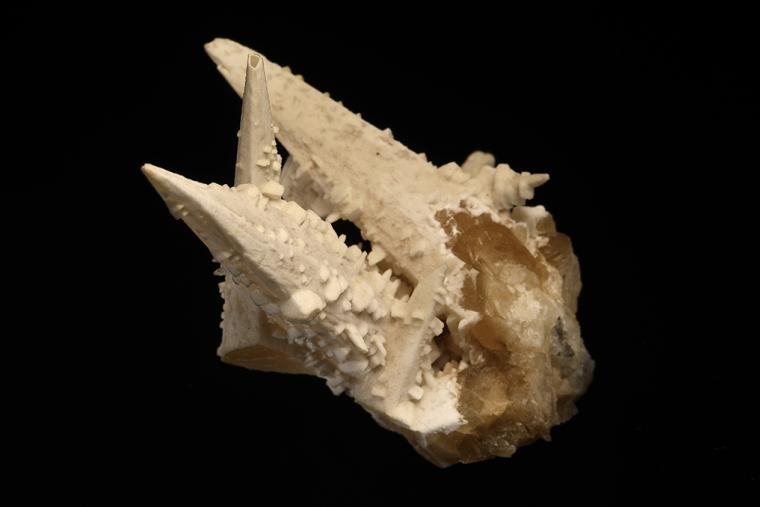 BENSTONITE ON CALCITE