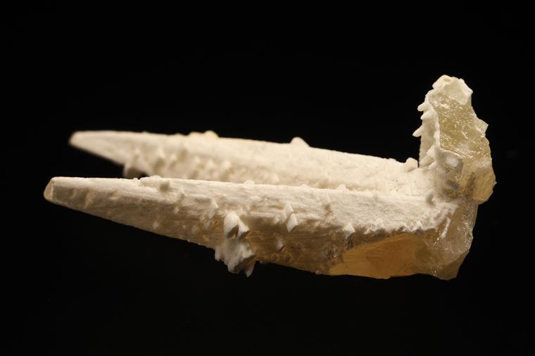 BENSTONITE on CALCITE