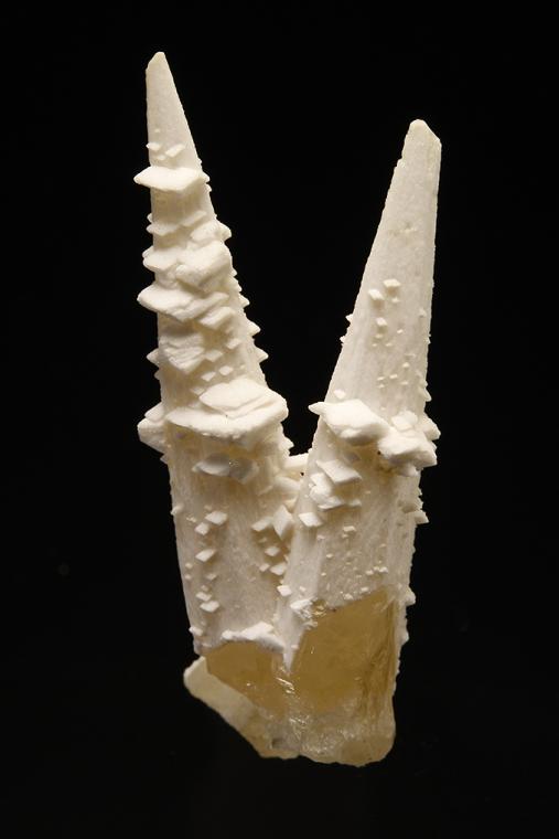 BENSTONITE on CALCITE