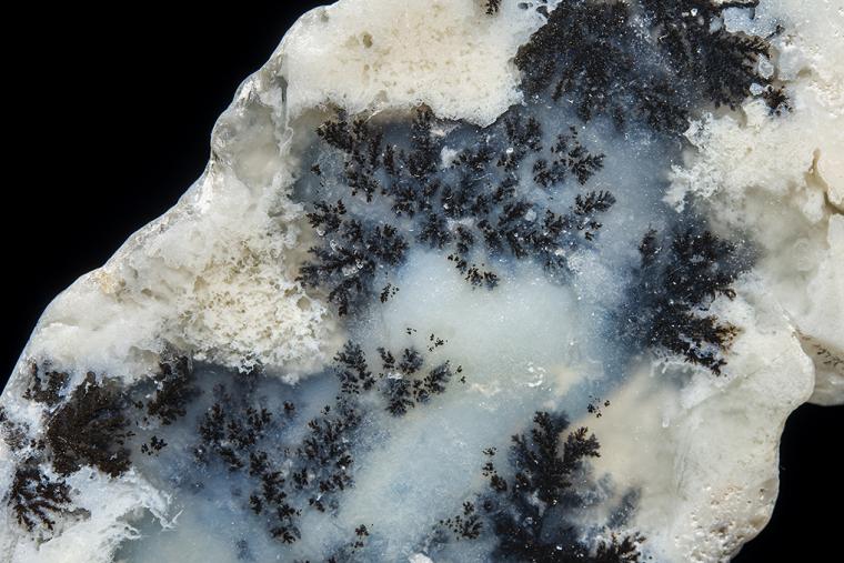 QUARTZ var. Plume Agate