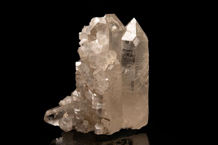 FLUORAPATITE on QUARTZ