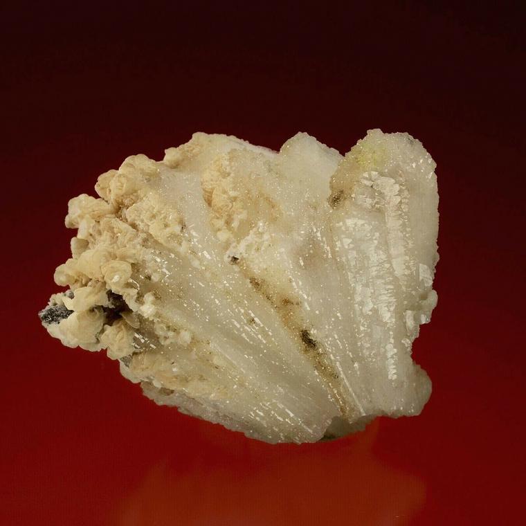 QUARTZ on HEMIMORPHITE