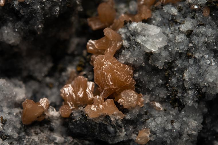 PYROMORPHITE on QUARTZ