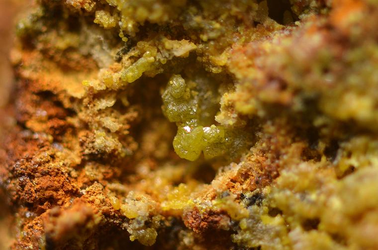 CHLORARGYRITE on PYROMORPHITE / MIMETITE and GALENA