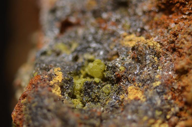 CHLORARGYRITE on PYROMORPHITE / MIMETITE and GALENA