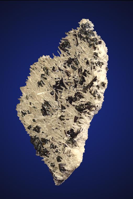 HÜBNERITE with SPHALERITE on QUARTZ