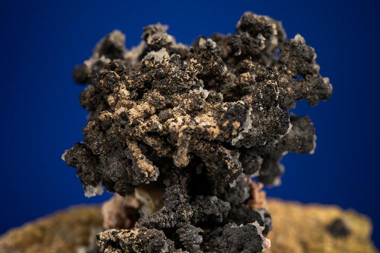 NICKELSKUTTERUDITE on SILVER