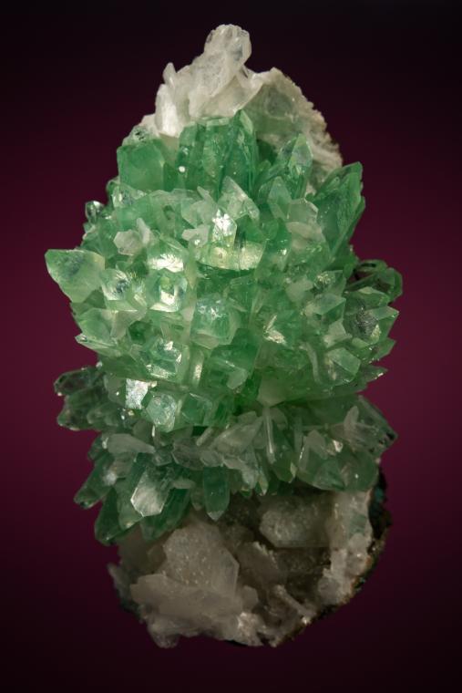 FLUORAPOPHYLLITE-(K) on STILBITE