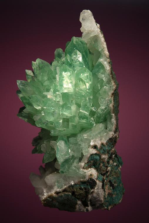 FLUORAPOPHYLLITE-(K) on STILBITE