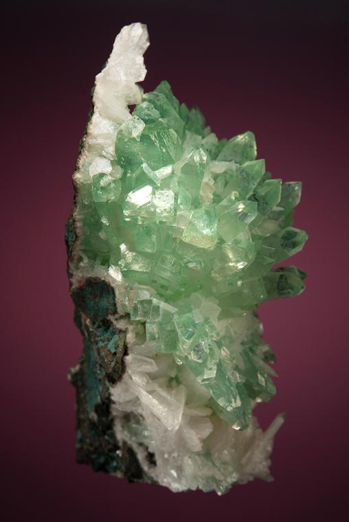 FLUORAPOPHYLLITE-(K) on STILBITE