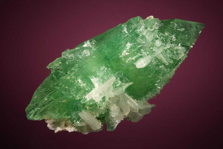 FLUORAPOPHYLLITE-(K) with STILBITE