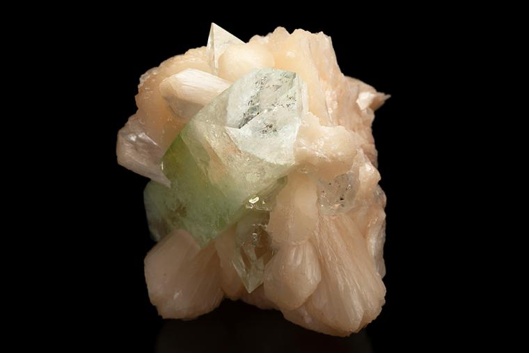 FLUORAPOPHYLLITE-(K) with STILBITE