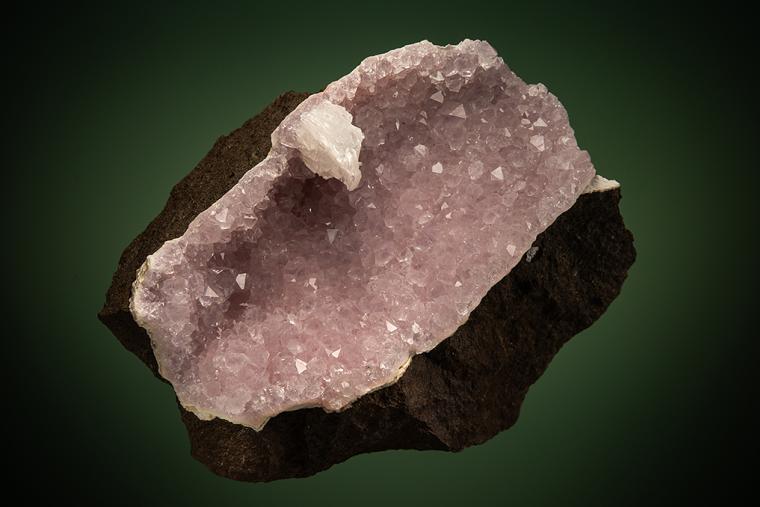 YUGAWARALITE on QUARTZ var. Amethyst