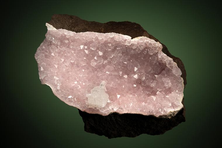 YUGAWARALITE on QUARTZ var. Amethyst