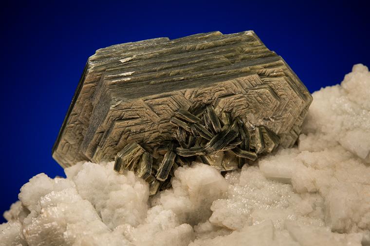 MUSCOVITE on ALBITE