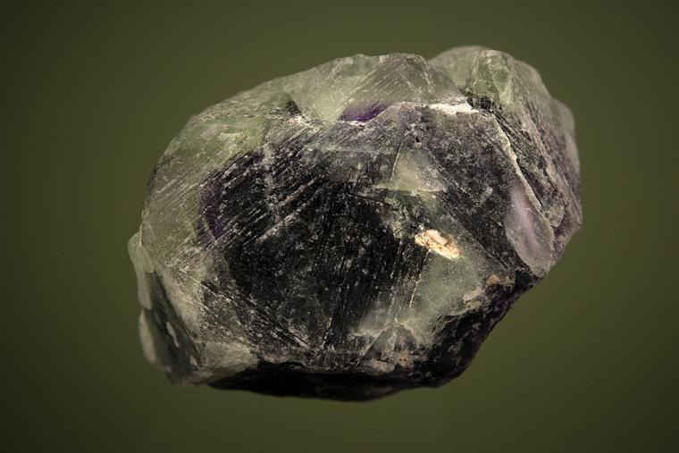 FLUORITE (SPINEL law twin)
