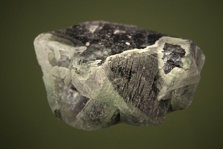 FLUORITE (SPINEL law twin)