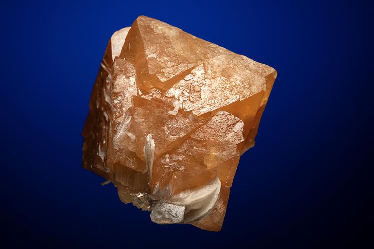 SCHEELITE with MUSCOVITE