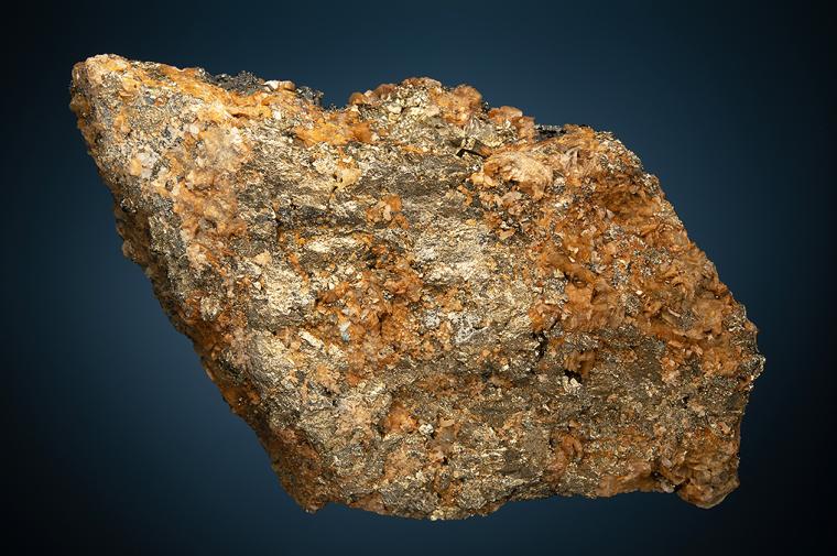 TENNANTITE on CHALCOPYRITE with SIDERITE