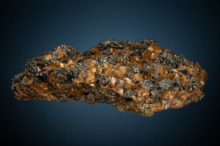 TENNANTITE on CHALCOPYRITE with SIDERITE
