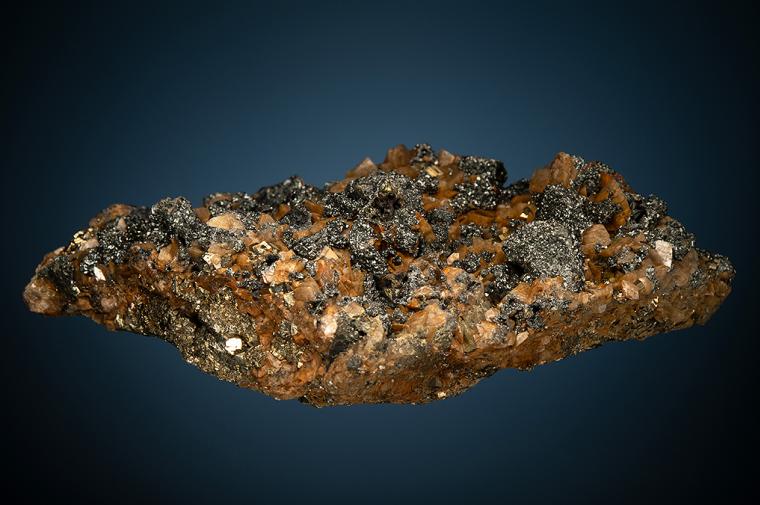 TENNANTITE on CHALCOPYRITE with SIDERITE
