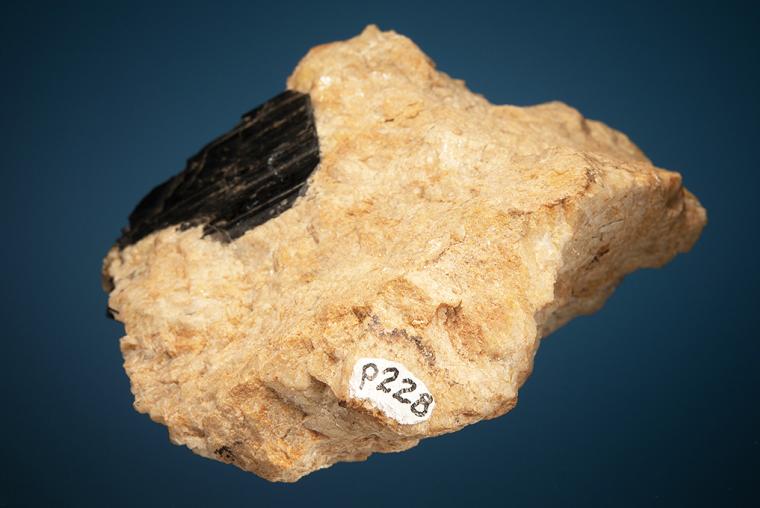 COLUMBITE-(Fe)